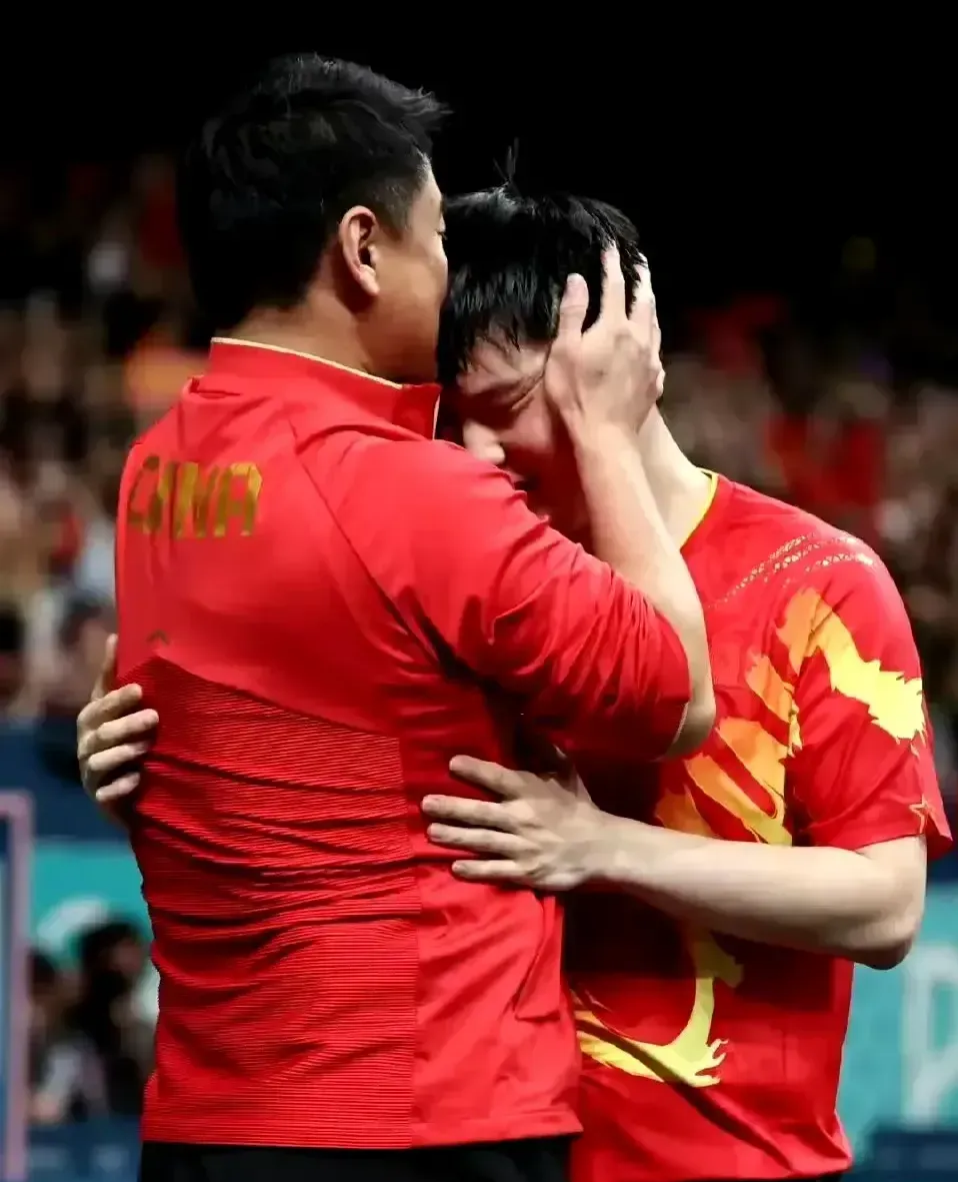 法国队鏖战英格兰队,樊振东扛起全队 法国队鏖战英格兰队,樊振东扛起全队