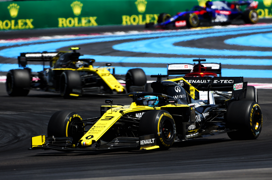 雷诺车队完胜红牛二队，塞恩斯状态火热