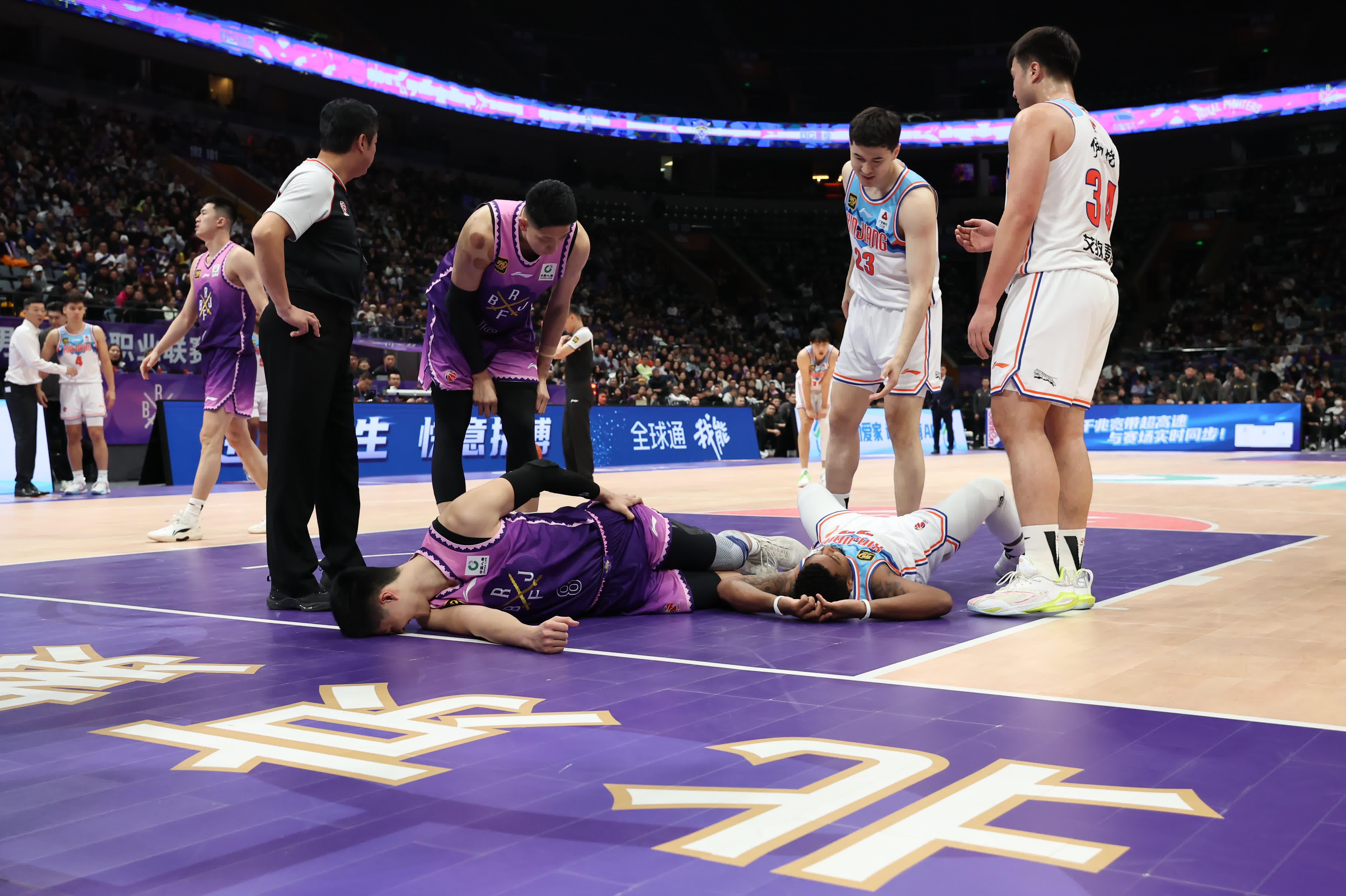 北京队横扫江苏队，库里高光表现