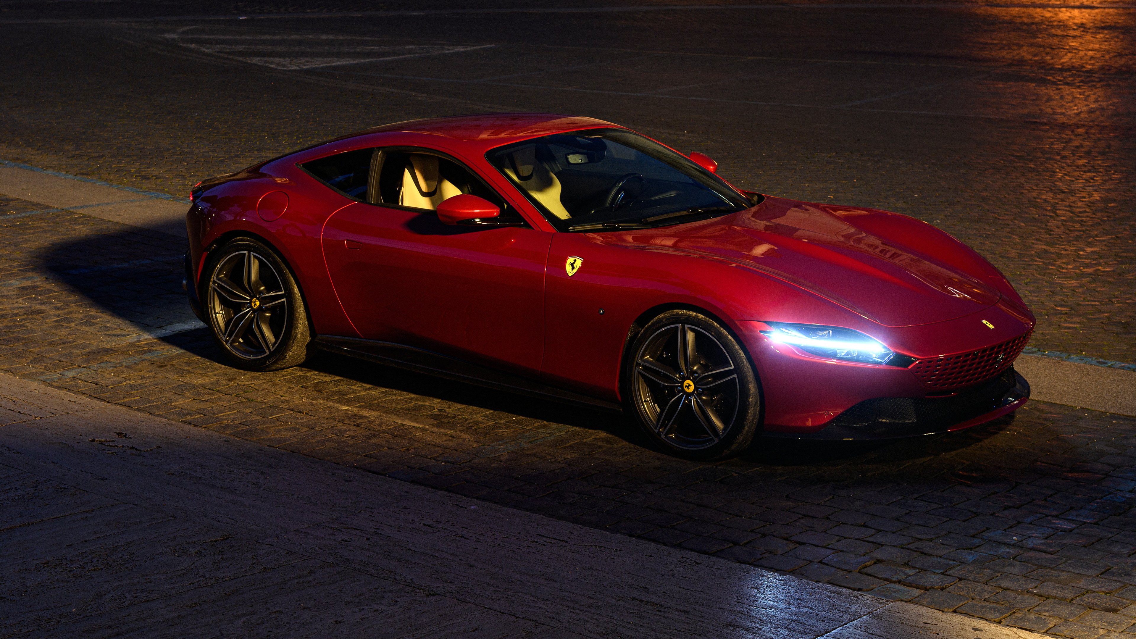 开云体育入口-禁区内的神明？决赛夜，那座名为阿劳霍的移动堡垒轰然撞碎了整个足坛的战术板