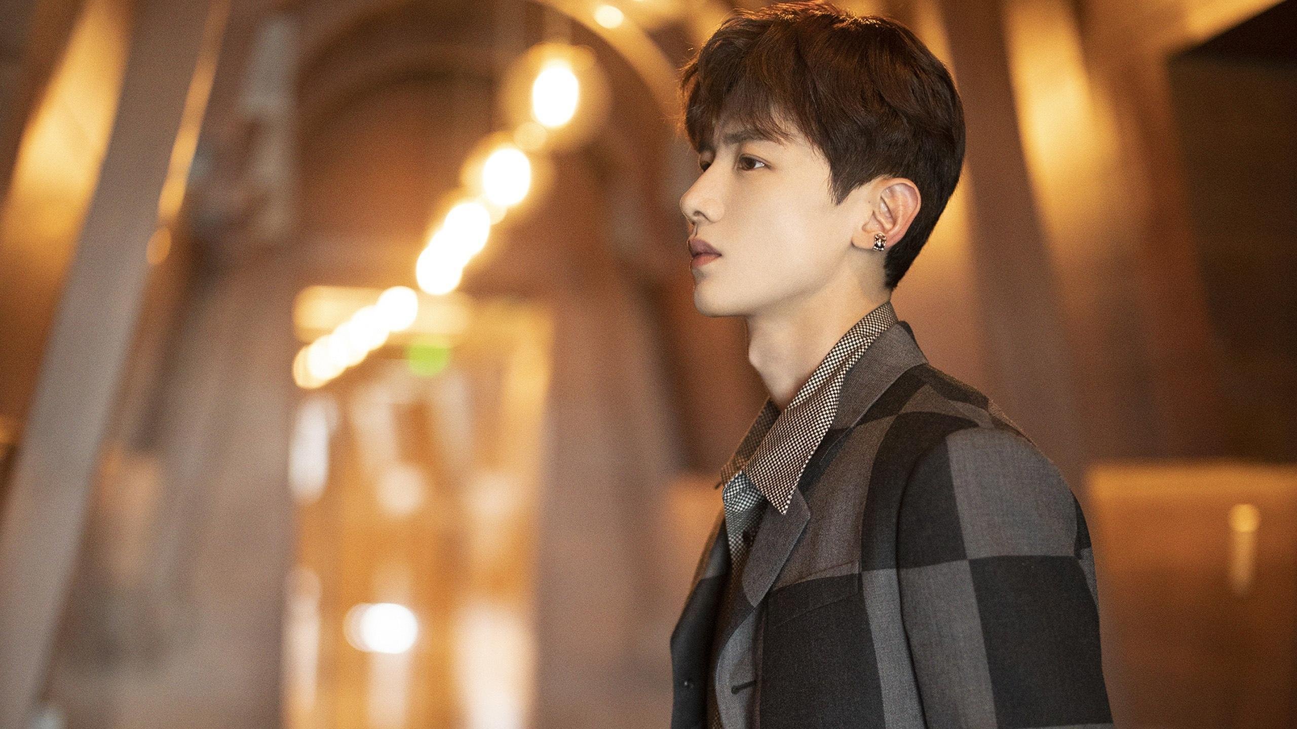 开云体育中国-赛道弧光与终场哨声，当德罗赞的夜晚与F1引擎一同轰鸣