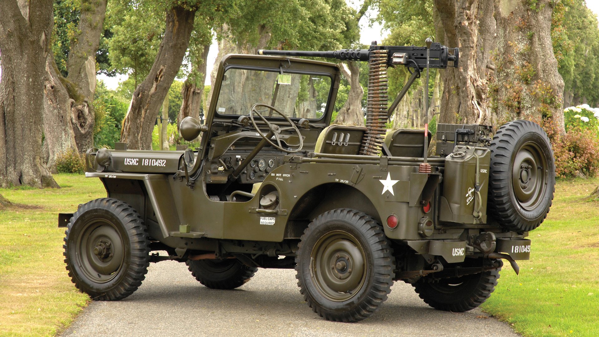 开云体育在线-赛道上的低位单打，F1年度争冠之夜的浓眉式攻防艺术