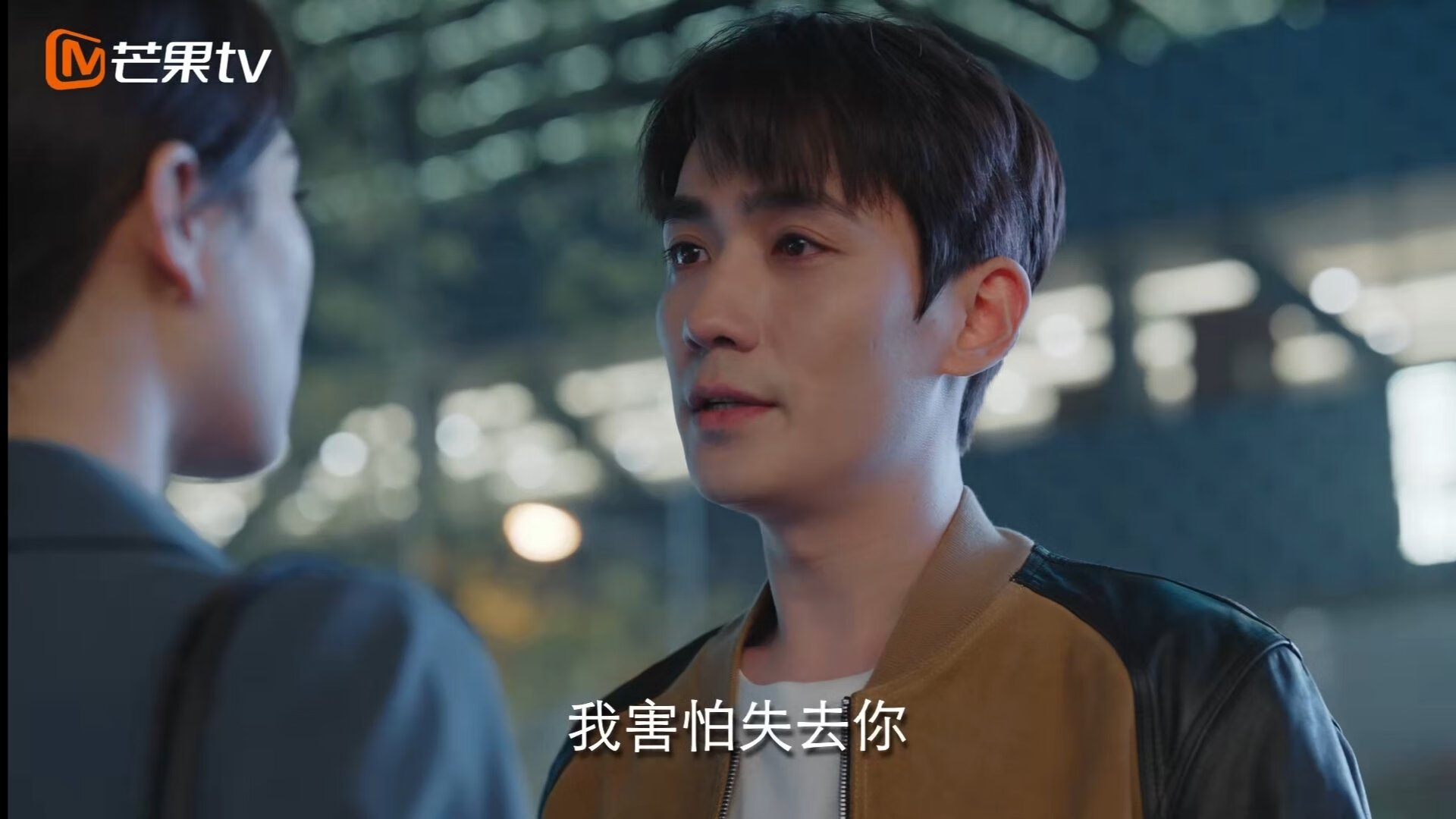 绿茵与地缘的十字路口，当足球成为另一种战场